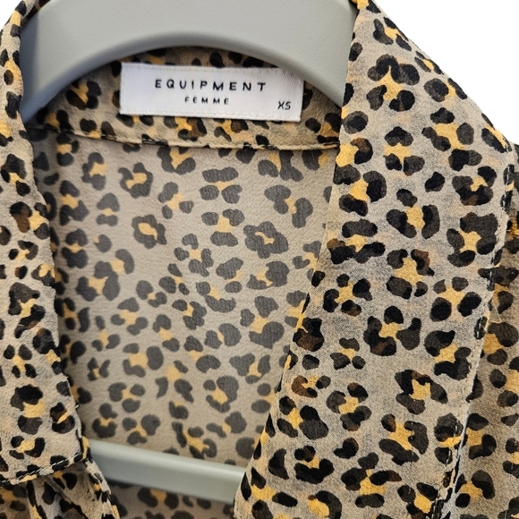 Equipment Femme Sheer Animal Print Button Front Blouse - Picture 4 of 5